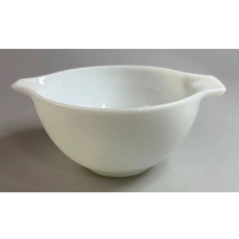 Pyrex #441 - 1 1/2 PT White Cinderella Mixing Nesting Bowl